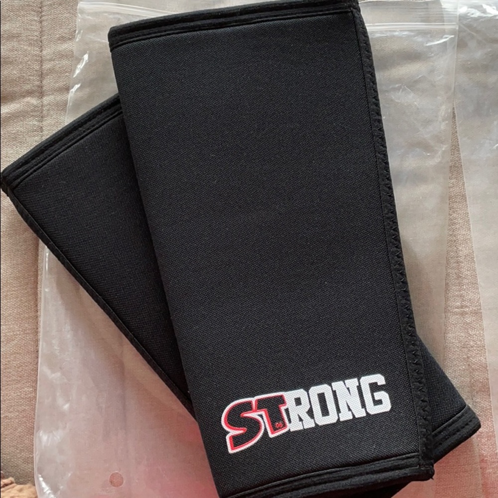 Knee sleeves